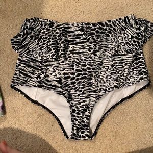 NWOT Kortni Jeane Bottoms